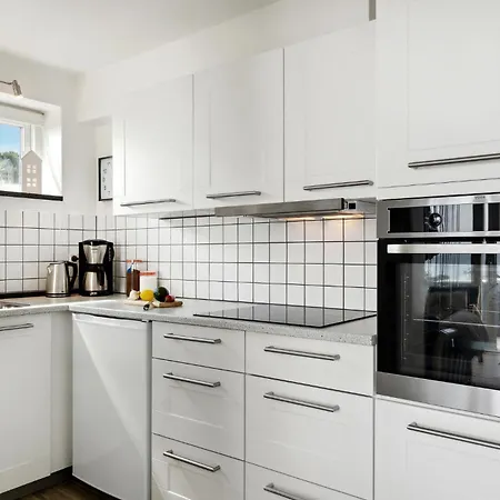 2 Bedroom Awesome In Allinge شقة